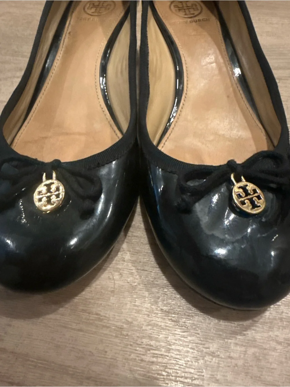 Tory Burch Chelsea Patent Leather Charm Wedge Pumps Black Size 8